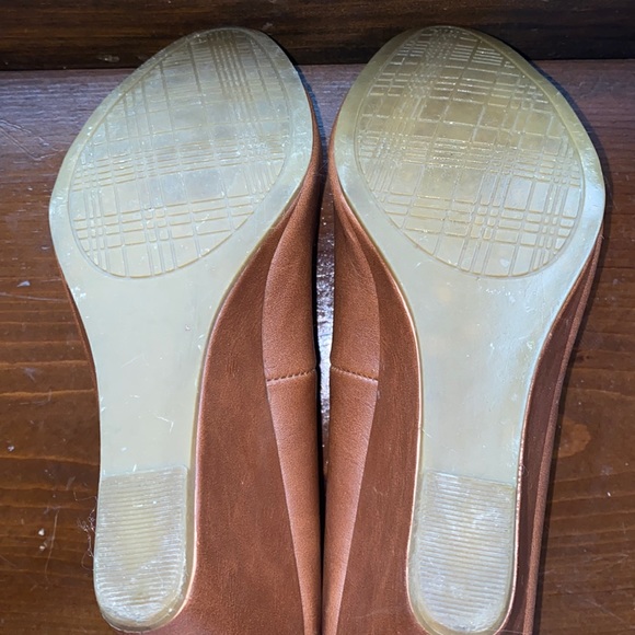 Rampage Wedges with Straps - Picture 10 of 11